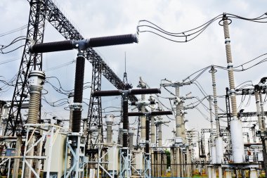 güç transformatörü. Açık Şalt cihazı gücü