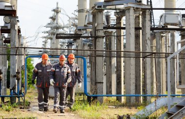 Güç arka planı elinde bir araç ile çalışma