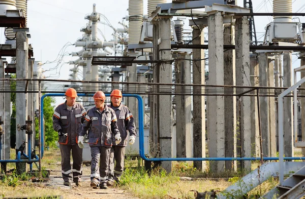 Güç arka planı elinde bir araç ile çalışma