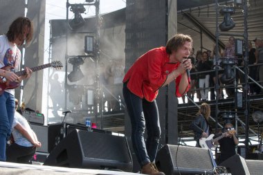 Napa, CA / USA - 5 / 29 / 15: Matt Shultz Napa 'da BottleRock Müzik Festivali' nde Cage The Elephant grubunu yönetiyor. Grup 2006 yılında Kentucky 'de kuruldu. İlk albümleri piyasaya sürülmeden önce 2008 'de Londra' ya taşındılar.. 
