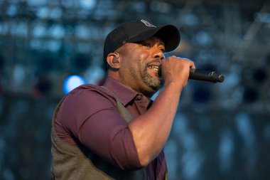 Napa, CA / USA - 6 / 14 / 14: Darius Rucker Country Summer Music Festival 'de sahne aldı. Hootie & The Blowfish grubunun solisti olarak da bilinir.. 
