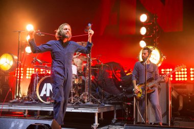 Mountain View, CA / USA - 9 / 13 / 16: Awolnation 'dan Aaron Bruno Shoreline Amfitiyatrosunda sahne aldı. Şarkıları 