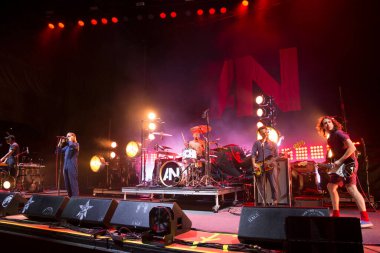 Mountain View, CA / USA - 9 / 13 / 16: Awolnation 'dan Aaron Bruno Shoreline Amfitiyatrosunda sahne aldı. Şarkıları 
