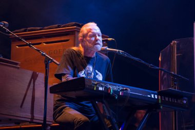 Arrington, VA / USA - 9 / 7 / 2014: Gregg Allman, The Allman Brothers Band ile birlikte Arrington, VA 'da düzenlenen LOCKN Festivali' nde sahne aldı.