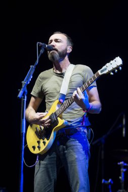 Las Vegas, NV / USA - 9 / 23 / 16: The Shins 'ten James Mercer Las Vegas, NV' deki Life Is Beautiful Fest 'te sahne aldı. The Shins ve diğer grubu Broken Bells için Grammy Ödülü adaylığı aldı.. 