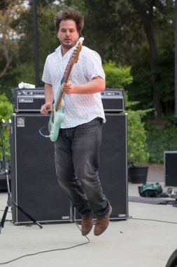 Stanford, CA: 5-17-14: Pete Heimbold Buz Festivali 'nde Dispatch ile performans sergiledi. 