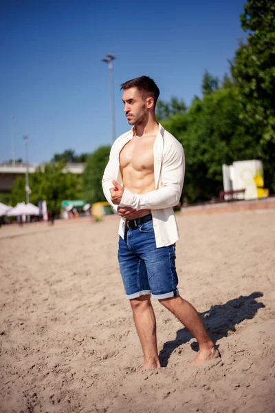 Sexy Caucasian Fitness Male Model Posing Beach — Stock Photo, Image