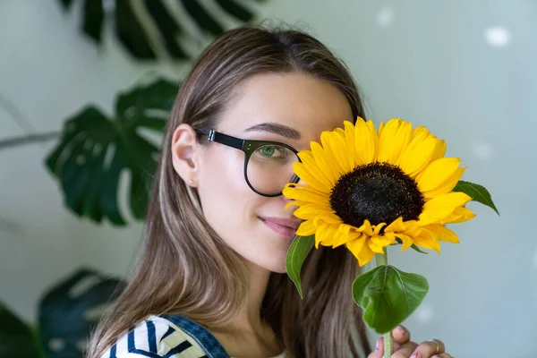 Florist Woman Glasses Holding Hiding Sunflower Looking Camera — Stockfoto