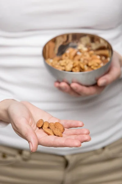 Allergi Hälsosam Mat Mellanmål Närbild Kvinnliga Händer Med Mandel Och — Stockfoto