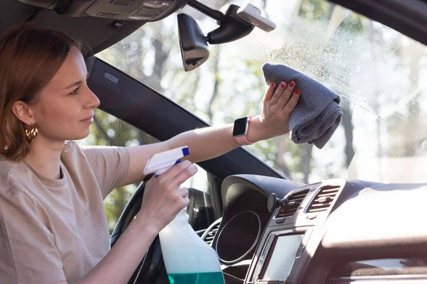 Closeup Woman Driver Cleansing Car Windshield Spray Wipes Microfiber Dust — стоковое фото