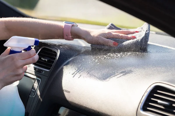 Close Woman Driver Cleansing Car Dashboard Spray Wipes Microfiber Dust — ストック写真