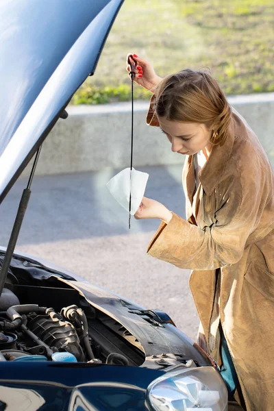 Confident Caucasian Woman Driver Checking Oil Level Car Engine Dipstick — ストック写真