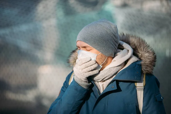 Flu Konsep Dingin Potret Pemuda Berjaket Biru Merasa Sakit Batuk — Stok Foto