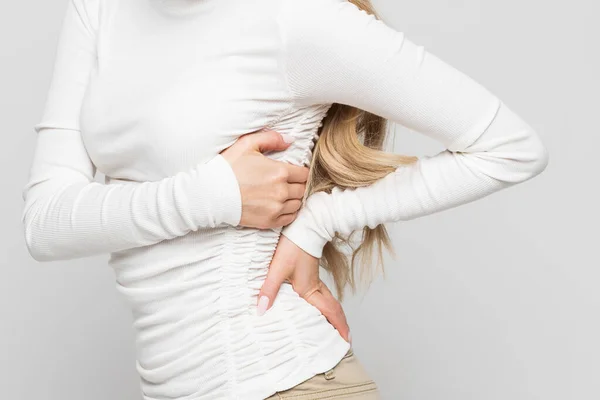 工作后背部有肌肉或慢性神经疼痛的妇女的闭锁 脊柱疾病 脊柱侧弯 骨质疏松症 — 图库照片