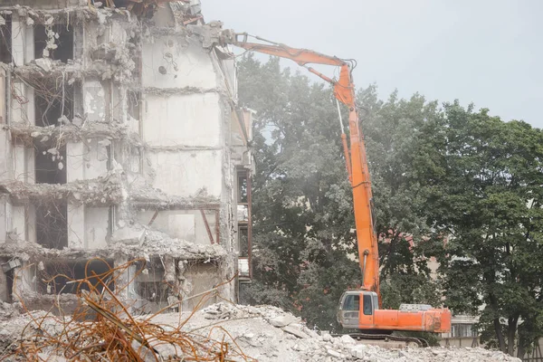 Demolition Building Excavator Destroyer High Altitude Work Grab Crane Hydraulic — Stock Photo, Image