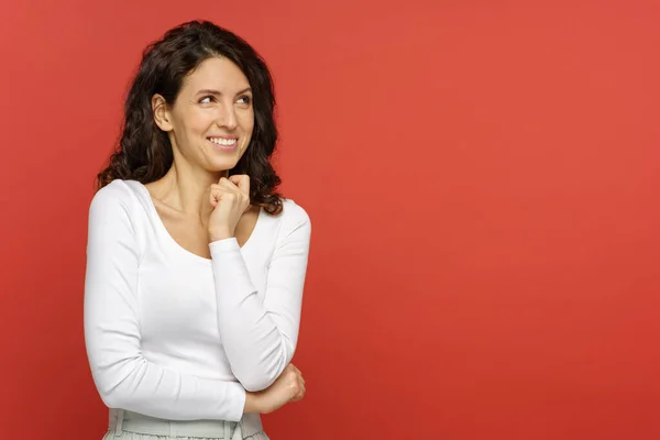 Portret van verraste vrouw met mond wijd open in shock kijk opzij om ruimte te kopiëren voor promotie — Stockfoto