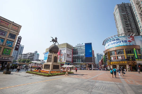 Tatil alışveriş halklar,