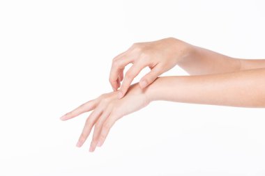 Güzel bir kadın yetenekli el, kol ve parmakları iyi durumda. İyi bir jest, işaret işareti, stüdyo ışıklandırması reklam için izole edilmiş beyaz arka plan.