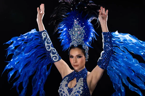Medio Cuerpo Retrato Mujer Transgénero Asiática Cabaret Carnaval Bailarina Plumas — Foto de Stock