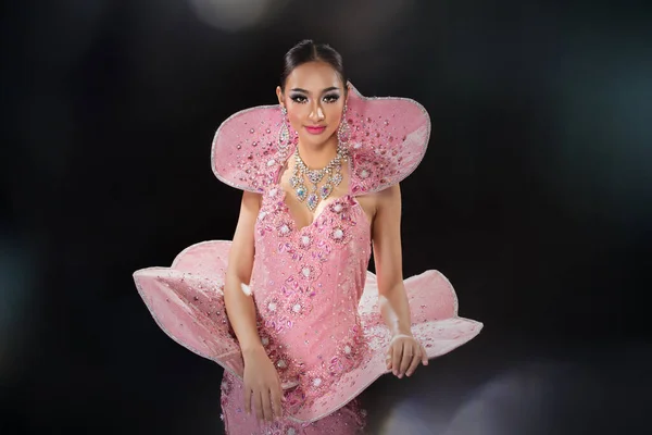 Asian Transgender Woman Cabaret Carnival Fancy Pink Flower Dress Gown — 스톡 사진