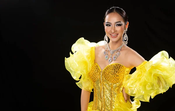 Medio Cuerpo Retrato Mujer Transgénero Asiática Cabaret Carnaval Bailarina Vestido — Foto de Stock