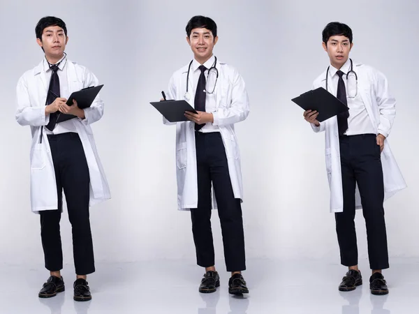 Corpo Inteiro Doutor Masculino Asiático Uniforme Branco Labcoat Com Estetoscópio — Fotografia de Stock