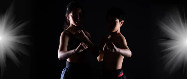 Groep Van Twee Master Black Belt Taekwondo Karate Jongen Meisje — Stockfoto