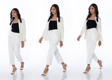 Kolaj Grubu. 20 'li yaşlardaki Asyalı kadın. Siyah saçlı, resmi takım elbiseli ve ayakkabılı. Kadın ileri yürür ve modayı değiştirir. Beyaz arka planda tek başına poz verir.