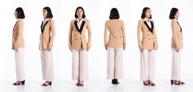 Kolaj Grubu 20 'li yaşlarda Asyalı bir kadının tam boy resmi kısa saçlı resmi takım elbise ve ayakkabılar. Ofisteki kız dikiliyor ve 360 derece dönüyor. Arka taraftan beyaz arka plan izole edilmiş.