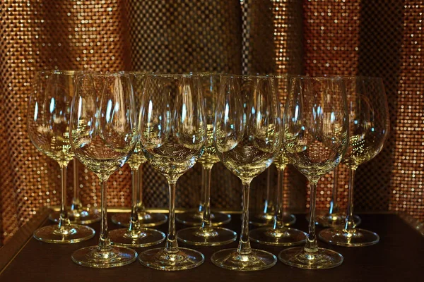 Many Empty Wine Glass Order Table Copper Back Light Glass — Stock Photo, Image