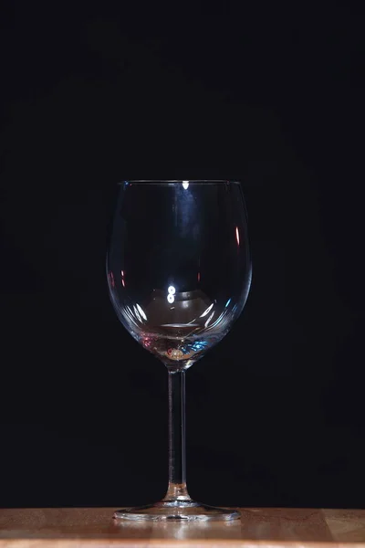 Empty Wine Glass Order Table Black Background Low Exposure — Stock Photo, Image