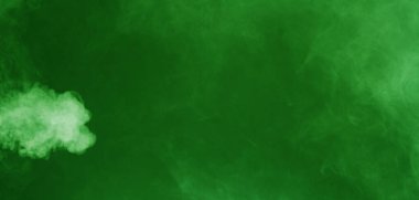 Siyah Arkaplanda Yoğun Tüy Duman ve Sis, Soyut Duman Bulutları, Tüm Hareketler Bulanık, Niyet Bulanık, Hedef Bulanık ve Yüksek Düşük Kontrastlı Kontrast, metin logosu için kopyalama alanı