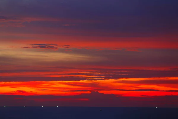 Roter Himmel Sonnenuntergang Stadtansicht Kopierraum — Stockfoto