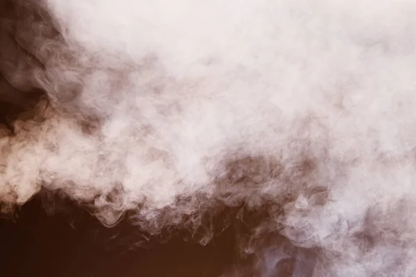 Dichter Flauschiger Puff Aus Weißem Rauch Und Nebel Auf Schwarzem — Stockfoto
