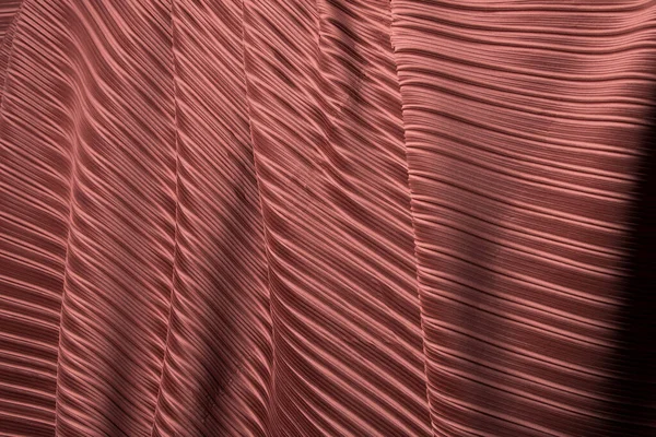 천으로 플리트 Pleat Fabric 은붉은 컬러로 디자인 벽지에 붙이고 스튜디오에서 — 스톡 사진
