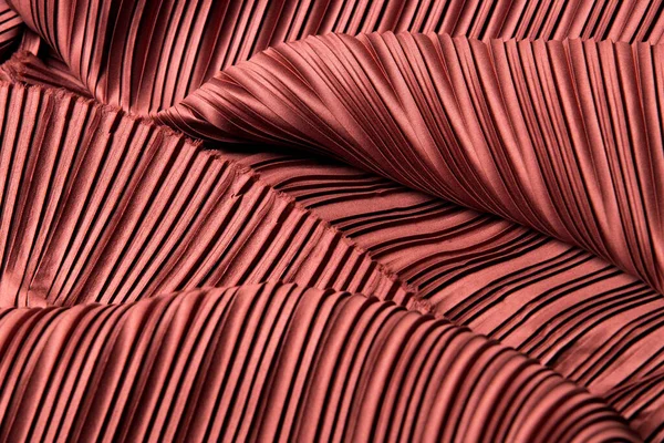 천으로 플리트 Pleat Fabric 은붉은 컬러로 디자인 벽지에 붙이고 스튜디오에서 — 스톡 사진