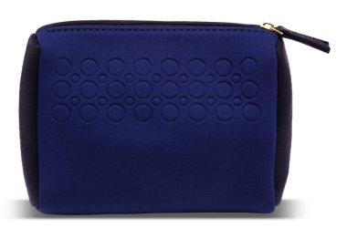 Mavi kadın çantası beyaz arka planda izole edilmiş, bayan için güzel moda debriyajı.