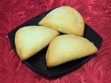 Süzme peynirli scooter. Kıymalı börek. Geleneksel Rus mutfağı. Fırın ürünleri. Yemek pişirme.