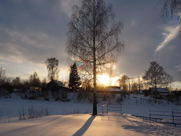 Winter Park Bij Zonsondergang Bomen Dorpswoningen Verte Perm Regio Rusland — Stockfoto