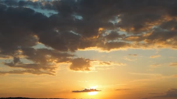 Pôr Sol Verão Rio Kama Deriva Água Lindas Nuvens Rússia — Vídeo de Stock