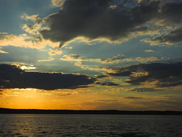 Pôr Sol Verão Rio Kama Lindas Nuvens Rússia Ural Território — Fotografia de Stock