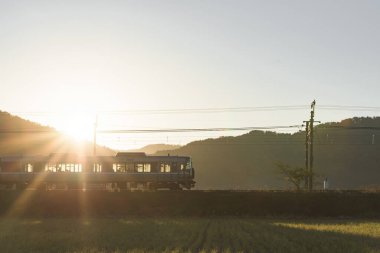 Sabah tren kalkıyor. 