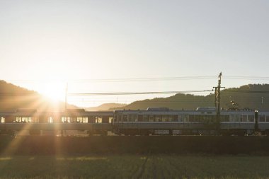 Sabah tren kalkıyor. 