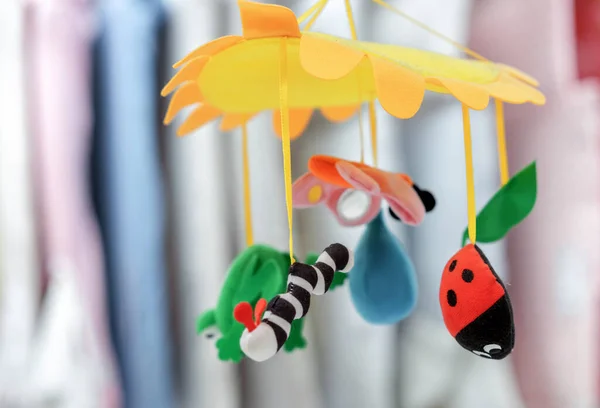 Kinderkarussell Mit Buntem Spielzeug Für Ein Babybett Oder Wickeltisch — Stockfoto