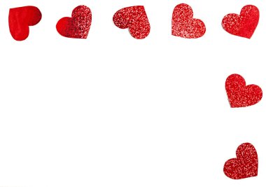 Beyaz arka planda kırmızı, parlak kalpler. Sevgililer Günü konsepti.