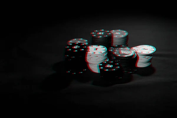 Poker. Oyun fişleri bahis olarak istiflenir. 3 boyutlu sanal gerçeklik efektiyle siyah ve beyaz — Stok fotoğraf