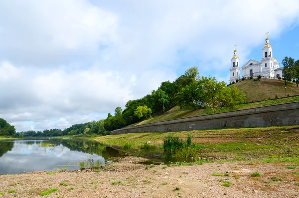 Shallowing of Western Dvina due to dry summer, Vitebsk — Stock Photo, Image