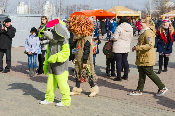 Growth dolls at Shrovetide festivities, Гомель, Беларусь — стоковое фото