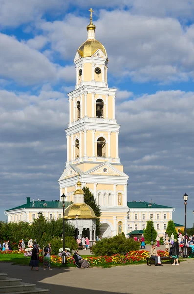Belfry in Holy Trinity Seraphim-Diveevo monastery, Diveevo, Rússia — Fotografia de Stock