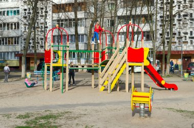 Çocuk Bahçesi avluda, apartman, Gomel, Beyaz Rusya